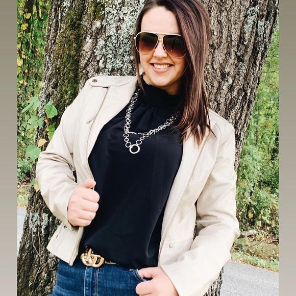 Please fiollow is on IG,TikTok FB and Twitter - Picture 2 of 13